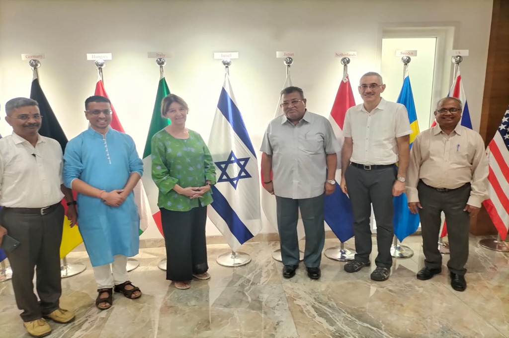 Hon’ble Chancellor Dr Rajendra E Vikhe Patil welcoming Prof Yehuda Neumark &  Dr Miriam Maureen Maloway Hebrew University of Jerusalem Israel