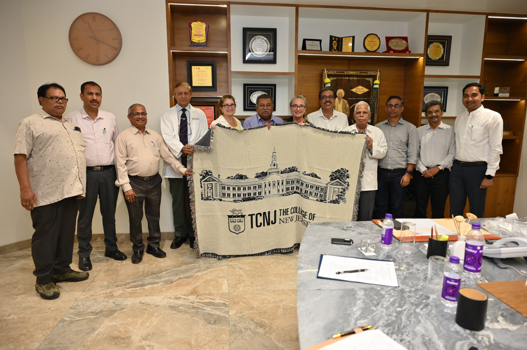 Hon’ble Chancellor Dr Rajendra E Vikhe Patil meeting with  Faculty from The College of New Jersey, USA